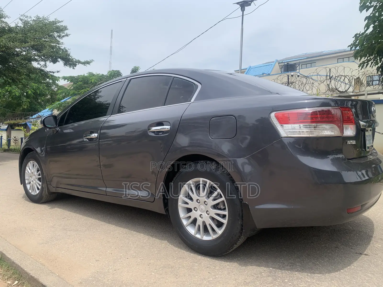 Toyota Avensis 2013 Gray
