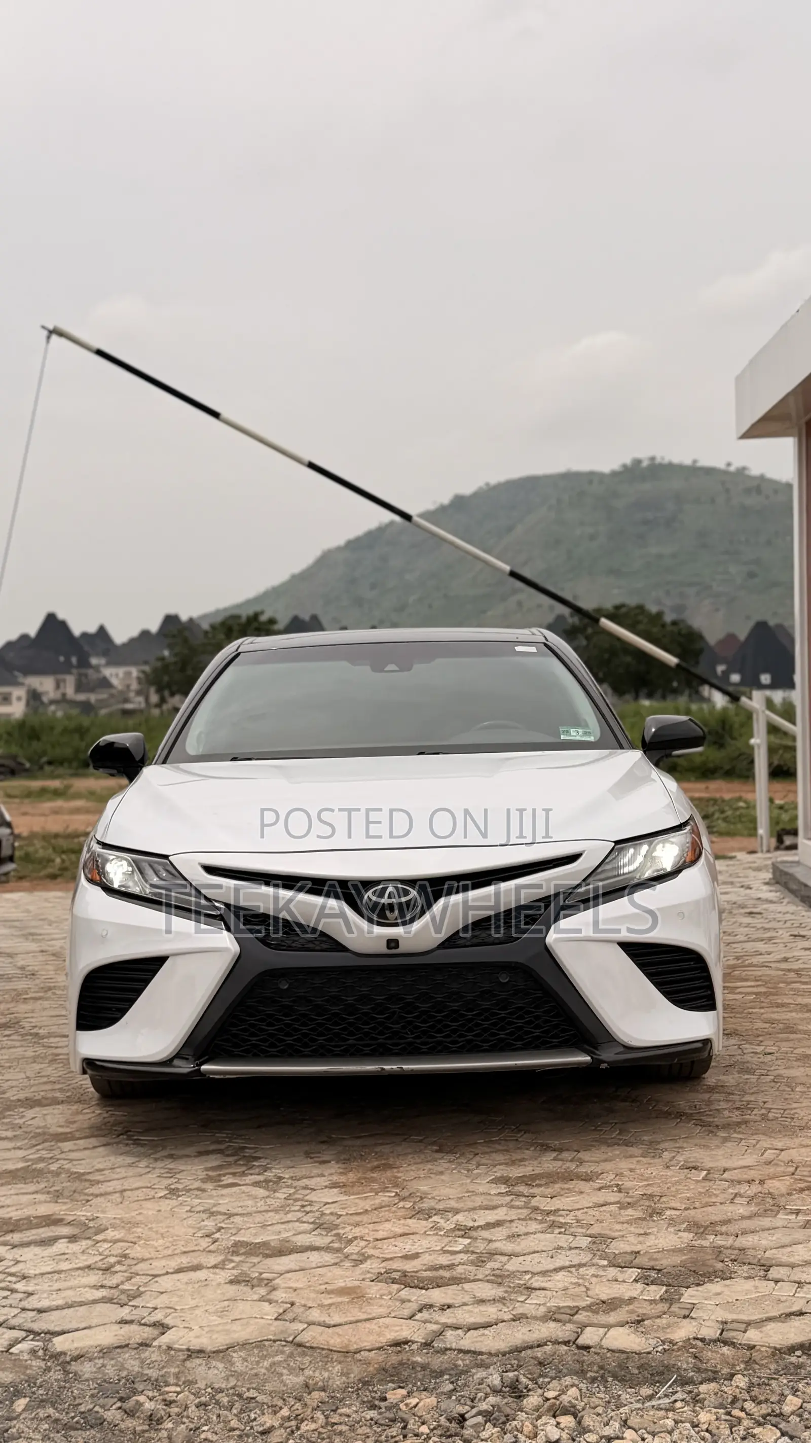Toyota Camry XSE V6 FWD (3.5L 6cyl 8AM) 2018 White