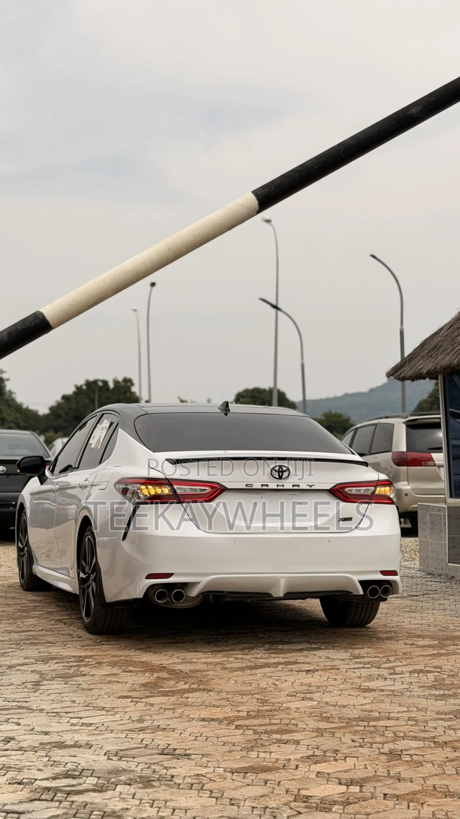 Toyota Camry XSE V6 FWD (3.5L 6cyl 8AM) 2018 White