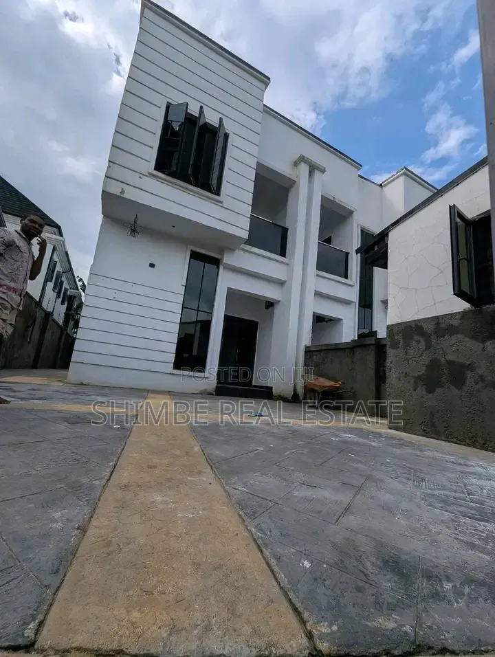 3bdrm Duplex in Shelter Afrique, Uyo for sale