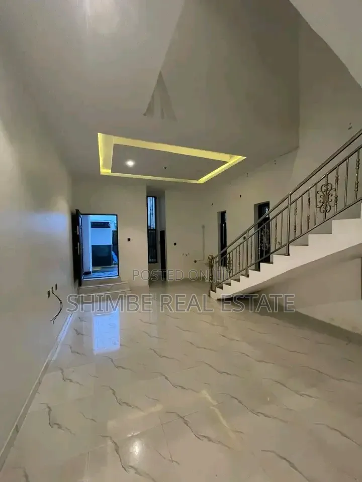3bdrm Duplex in Shelter Afrique, Uyo for sale