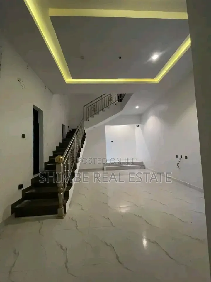 3bdrm Duplex in Shelter Afrique, Uyo for sale