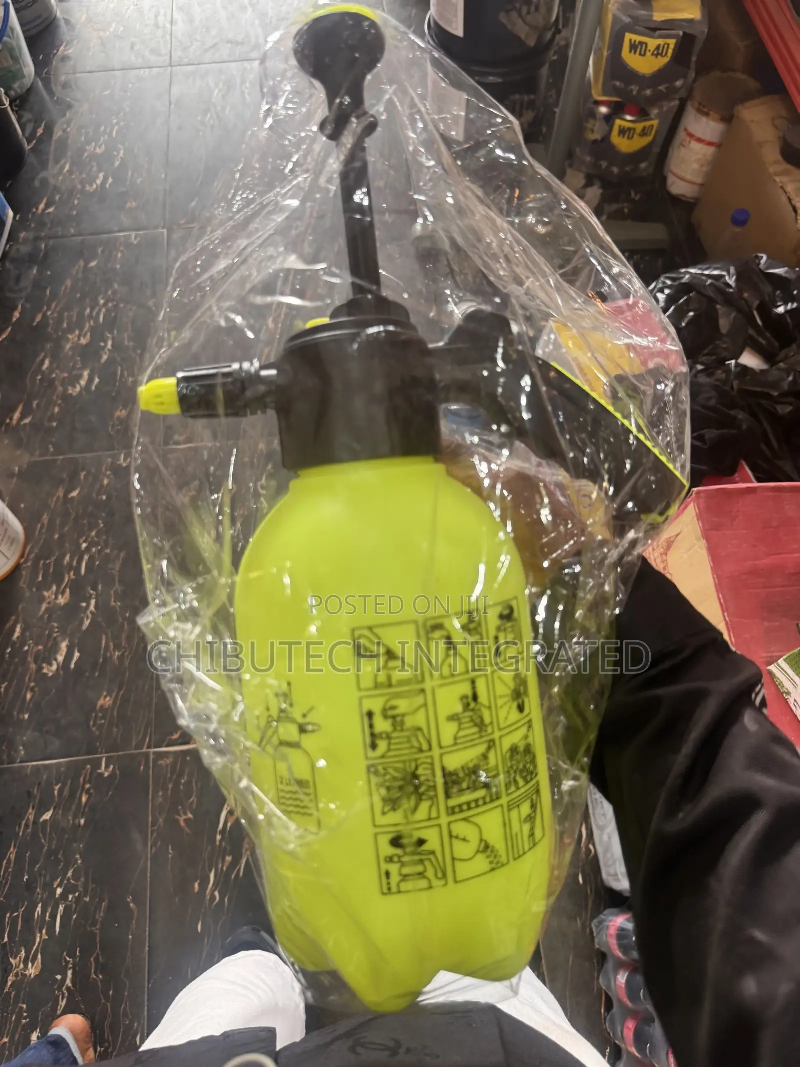 2-Liter Handheld Manual Garden Pressure Sprayer
