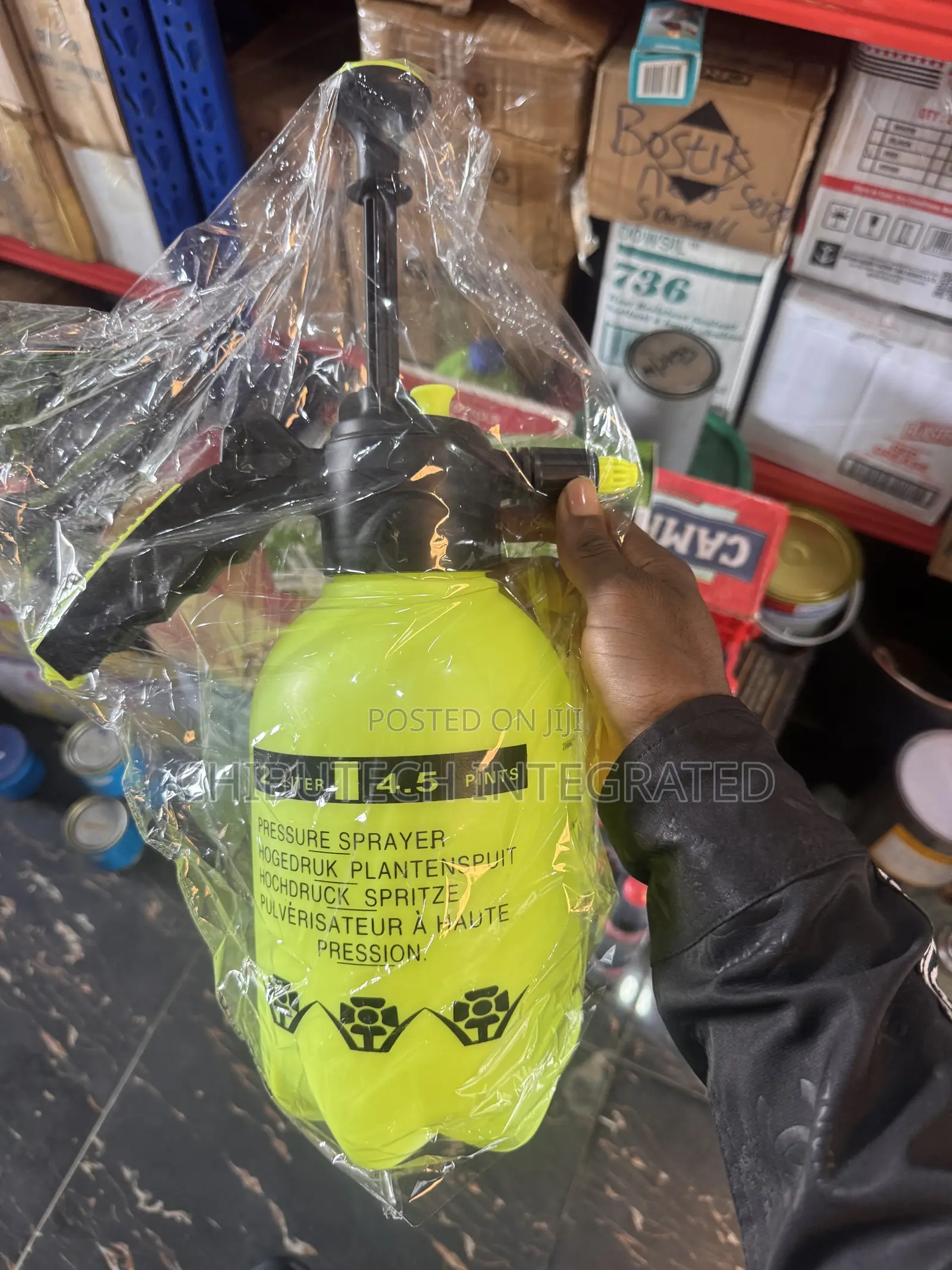 2-Liter Handheld Manual Garden Pressure Sprayer