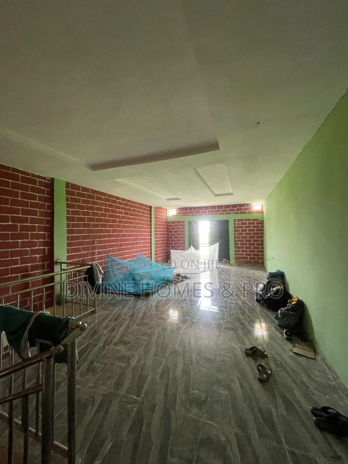 A Massive Space in a Strategic Location