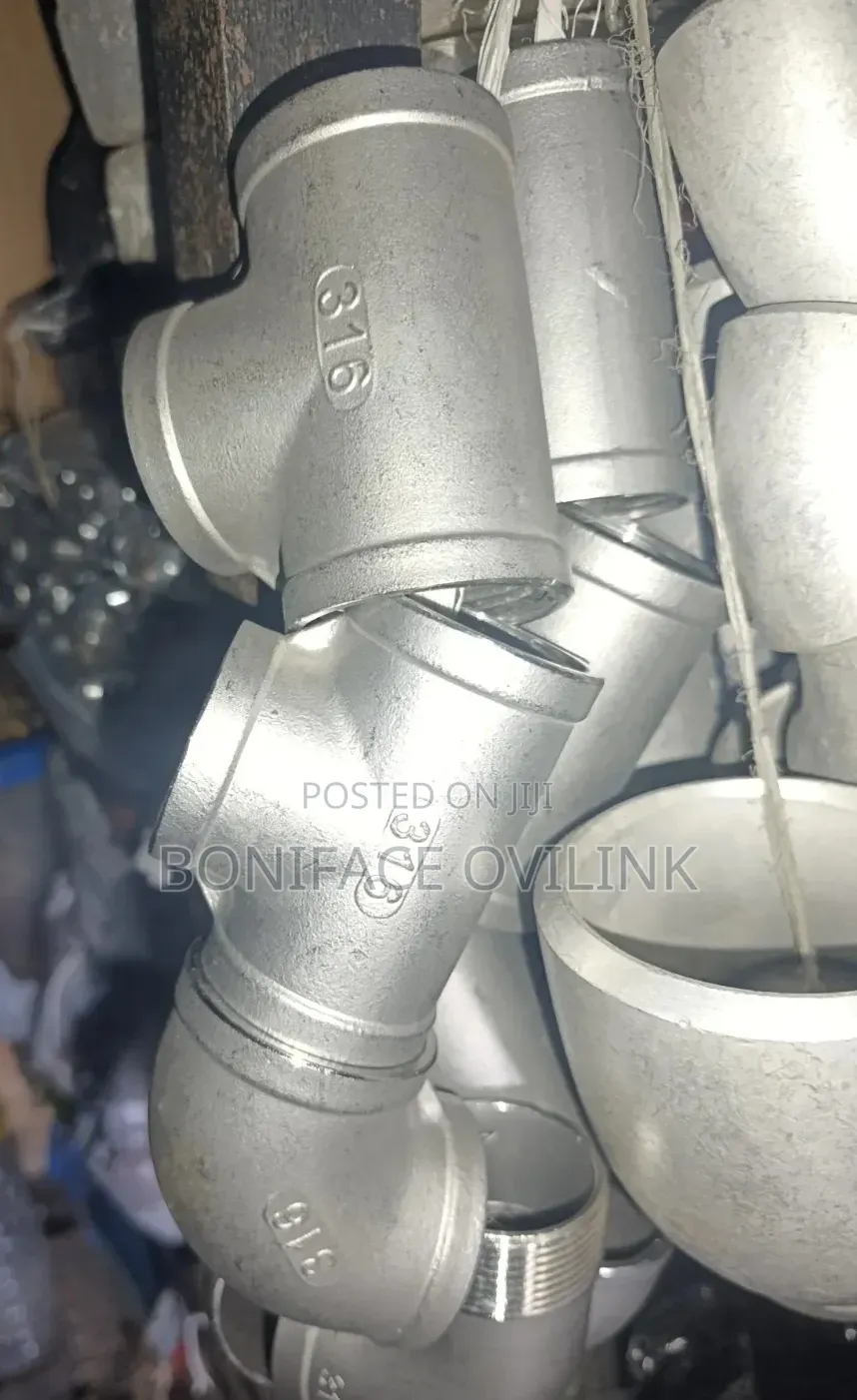 Stainless Steel Threaded Tee 1 1⁄4" × 150