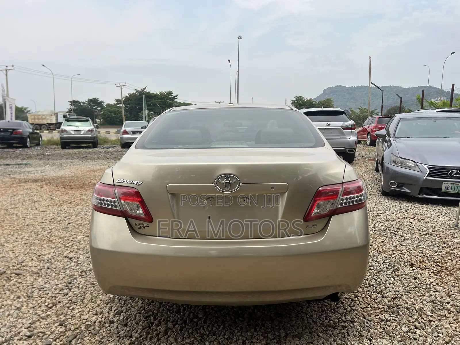 Toyota Camry LE 4dr Sedan (2.5L 4cyl 6A) 2011 Gold