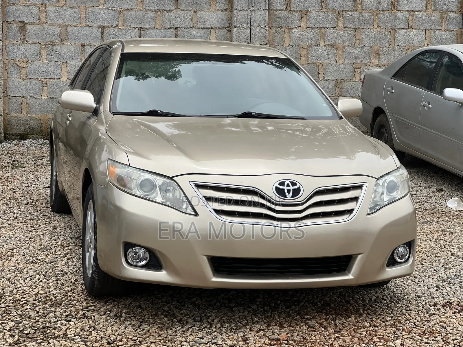 Toyota Camry LE 4dr Sedan (2.5L 4cyl 6A) 2011 Gold