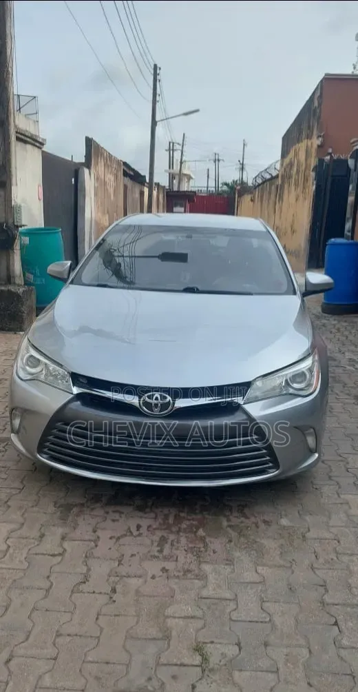 Toyota Camry LE 4dr Sedan (2.5L 4cyl 6A) 2016 Silver