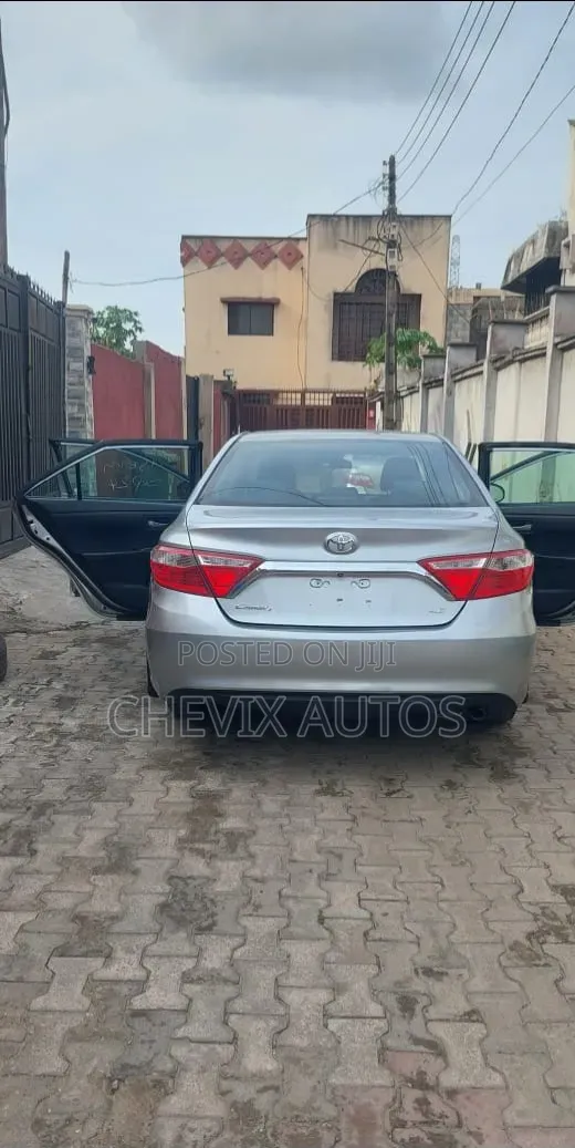Toyota Camry LE 4dr Sedan (2.5L 4cyl 6A) 2016 Silver