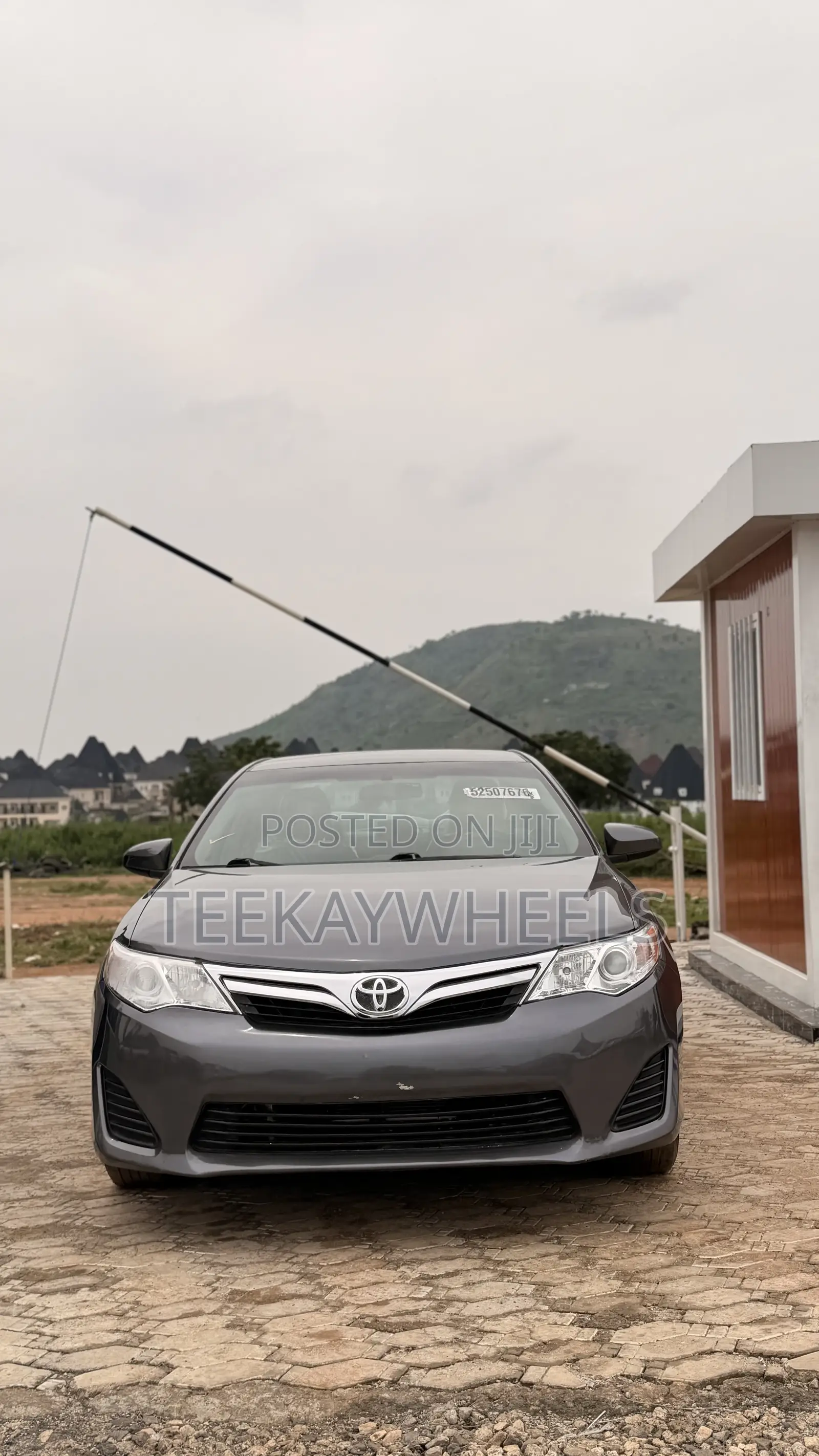 Toyota Camry LE 4dr Sedan (2.5L 4cyl 6A) 2014 Gray