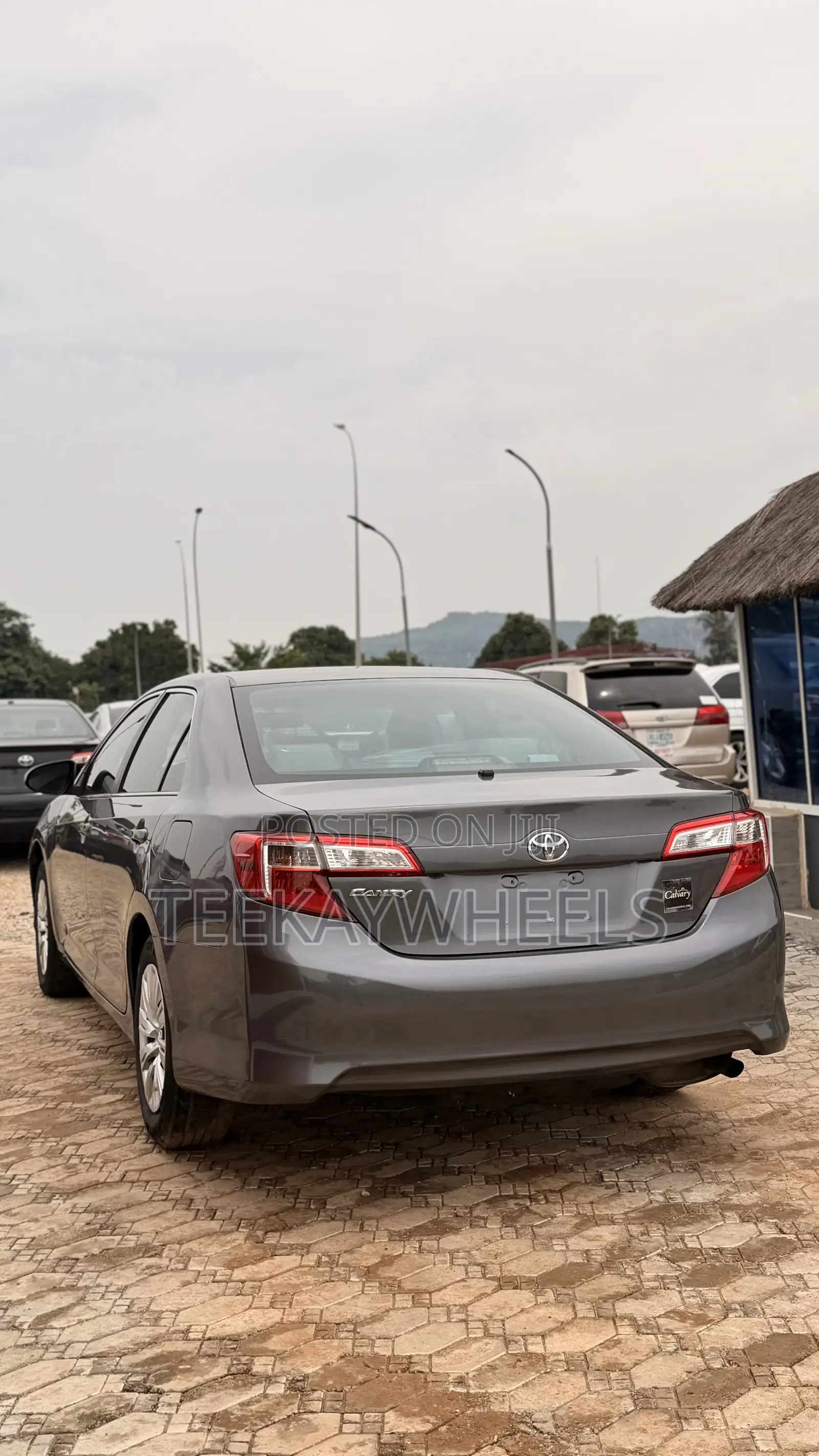 Toyota Camry LE 4dr Sedan (2.5L 4cyl 6A) 2014 Gray
