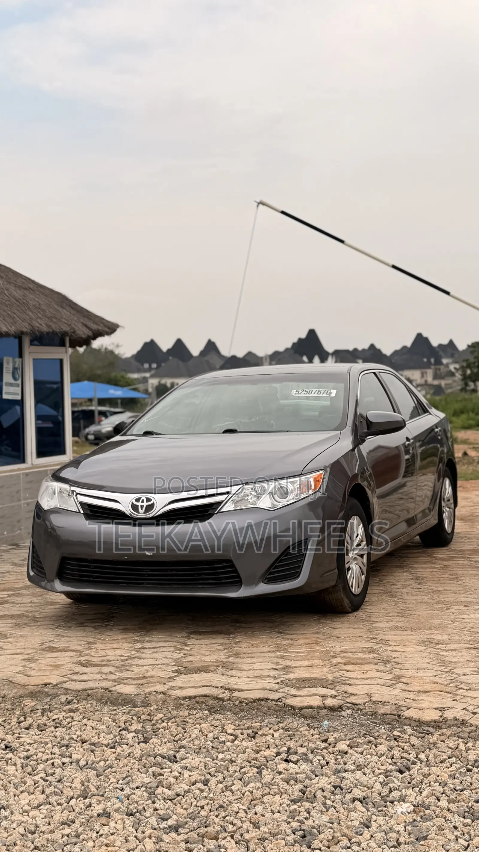Toyota Camry LE 4dr Sedan (2.5L 4cyl 6A) 2014 Gray