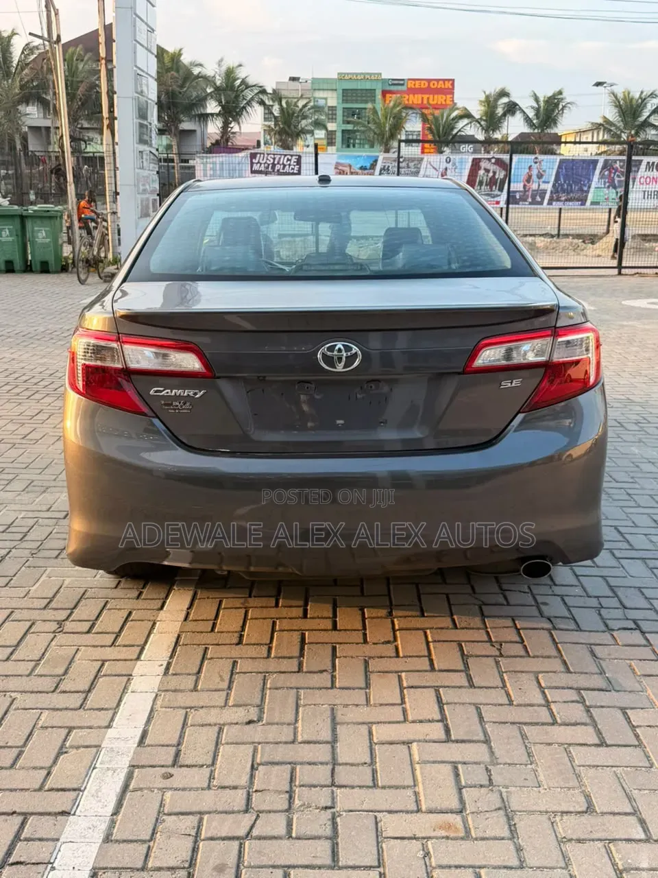 Toyota Camry SE 4dr Sedan (2.5L 4cyl 6A) 2014 Gray