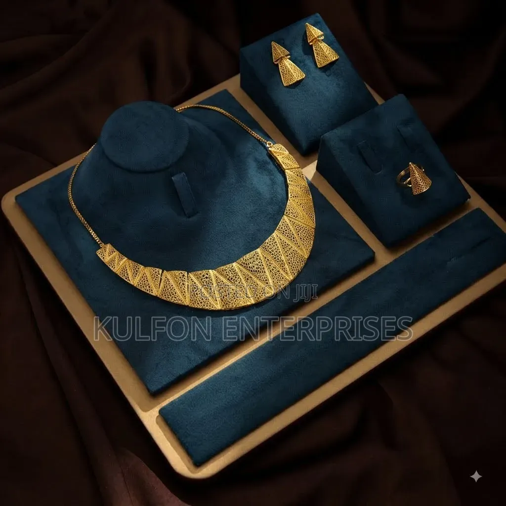 Saudi Gold Jewellery Set. Necklace, Earrings, and Ring
