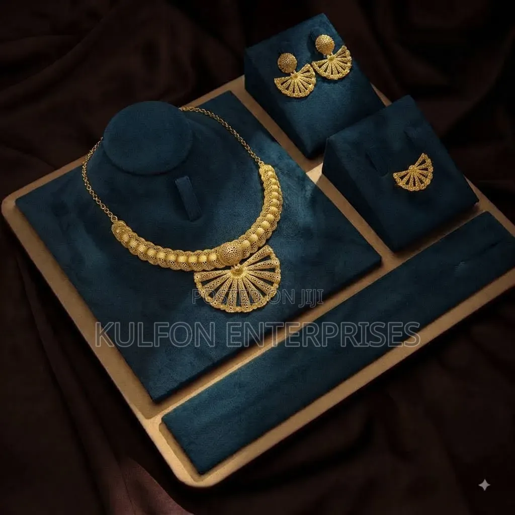 Saudi Gold Jewellery Set. Necklace, Earrings, and Ring