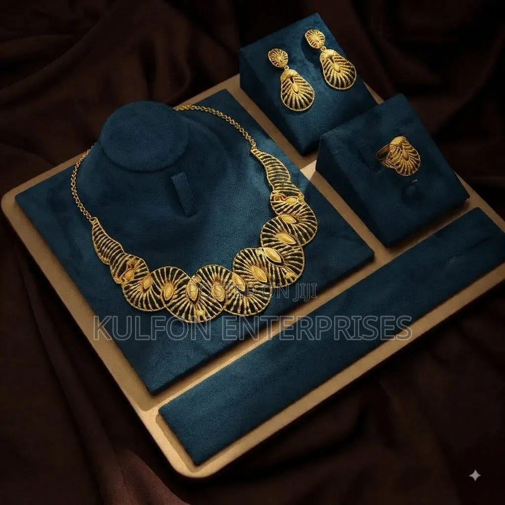 Saudi Gold Jewellery Set. Necklace, Earrings, and Ring