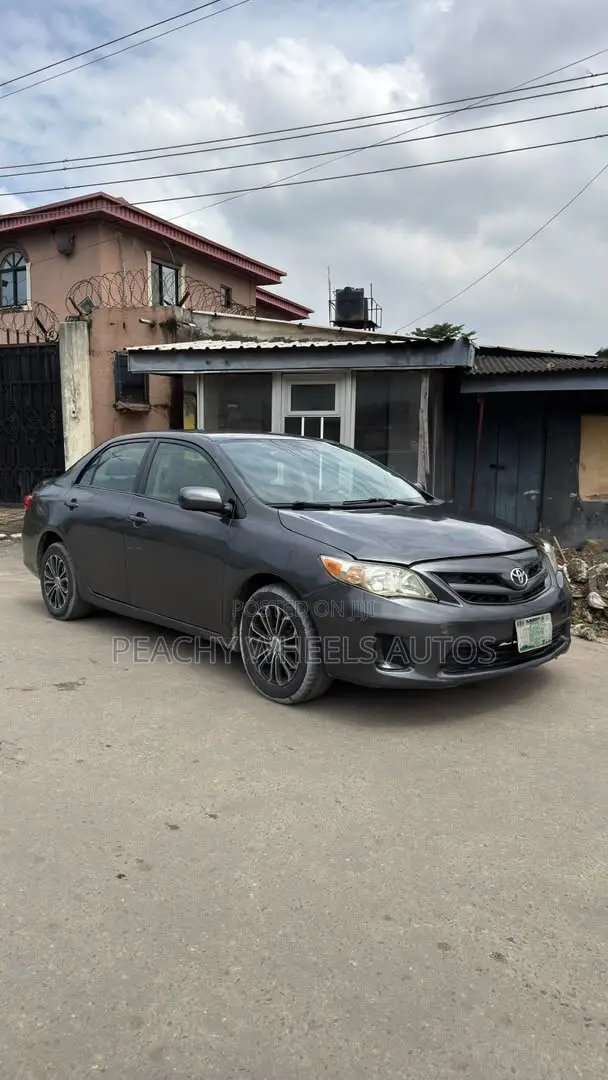 Toyota Corolla 2011 Gray
