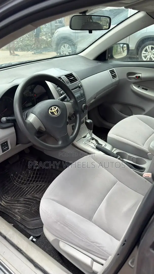 Toyota Corolla 2011 Gray