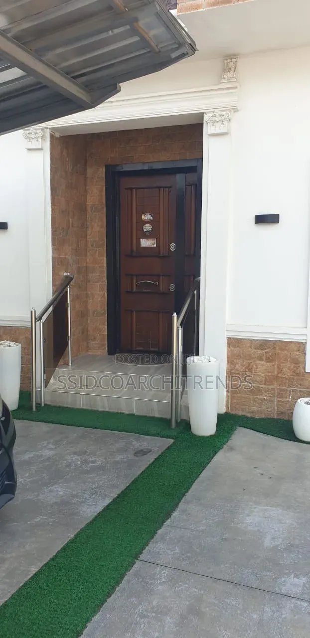 5bdrm Duplex in Call To Access, Ikota for sale