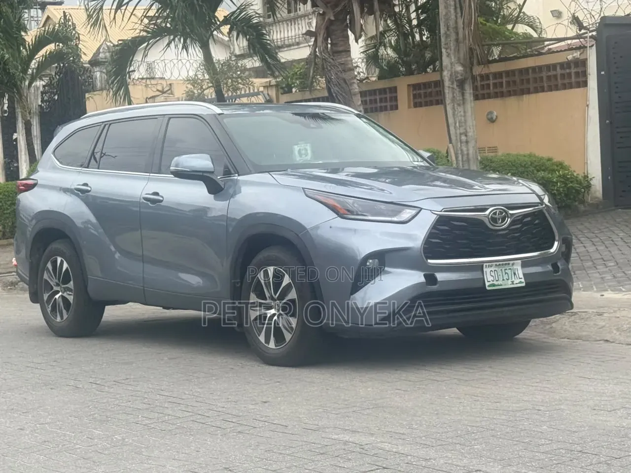 Toyota Highlander XLE 2022 Gray