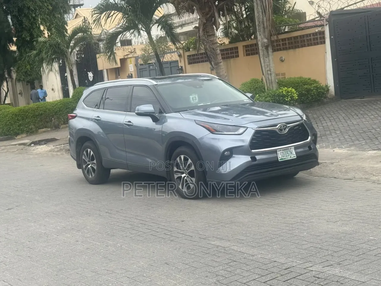 Toyota Highlander XLE 2022 Gray