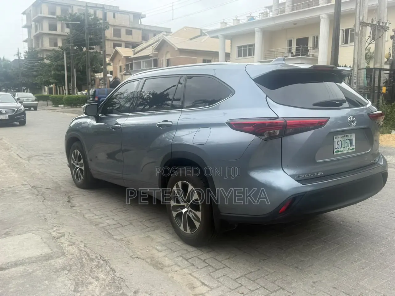 Toyota Highlander XLE 2022 Gray