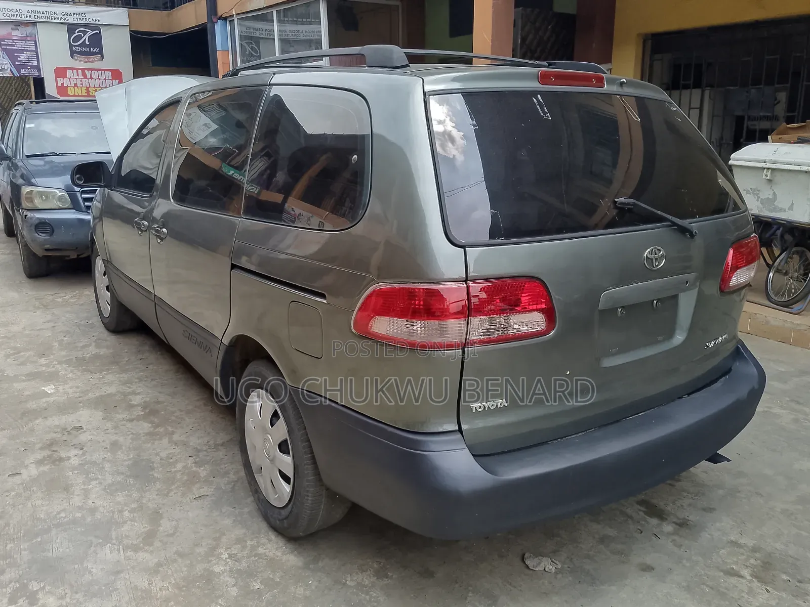 Toyota Sienna 2000 Gray