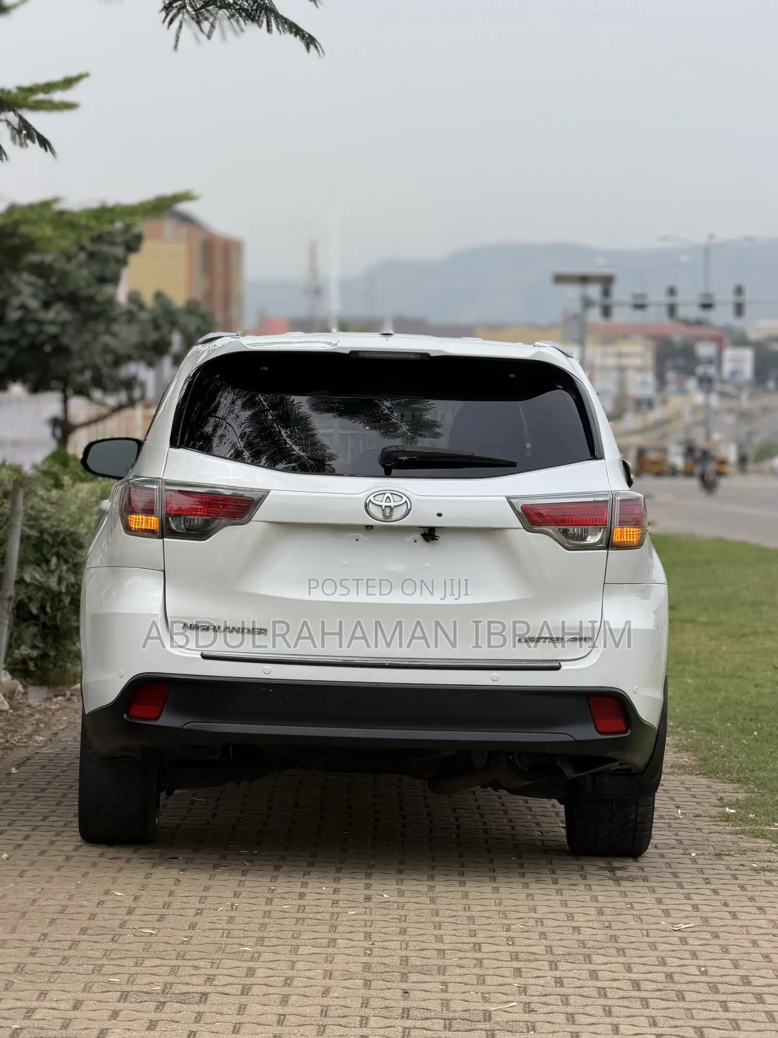 Toyota Highlander Limited Platinum 4dr SUV AWD (3.5L 6cyl 6A) 2015