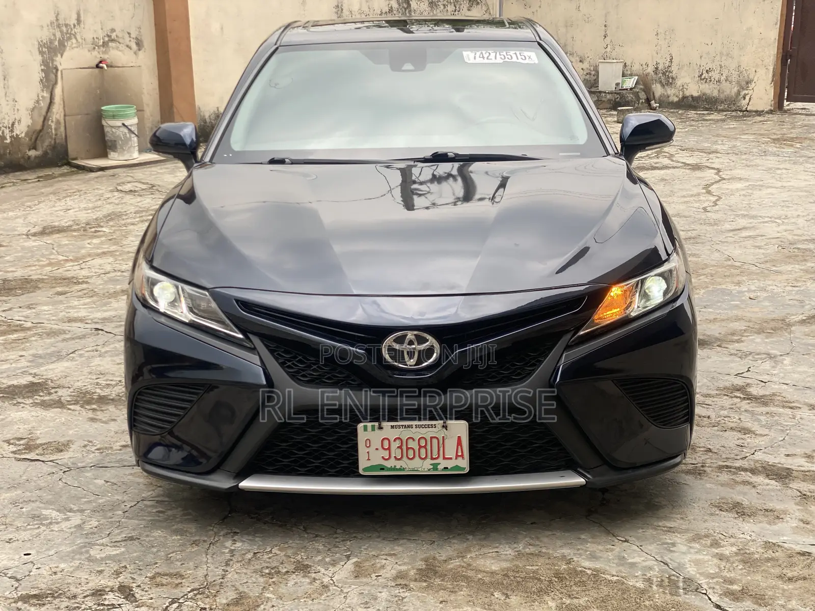 Toyota Camry SE 2021 Blue