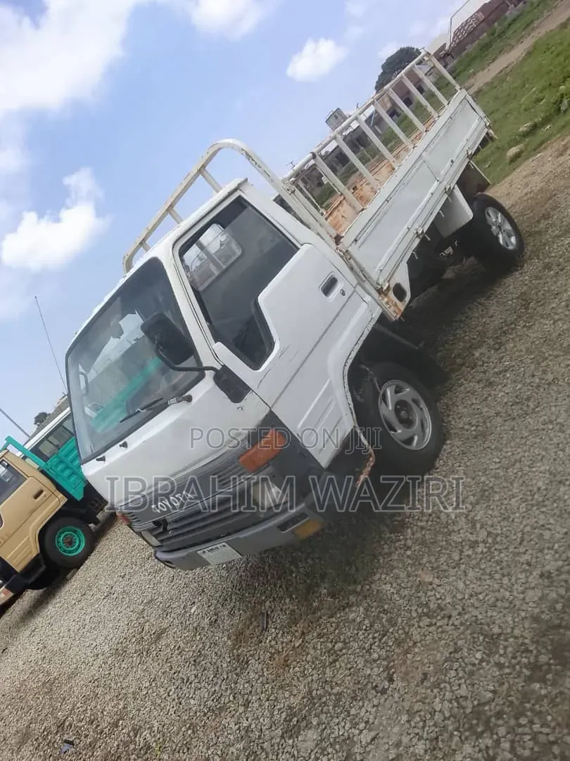 Toyota Dyna Truck 100