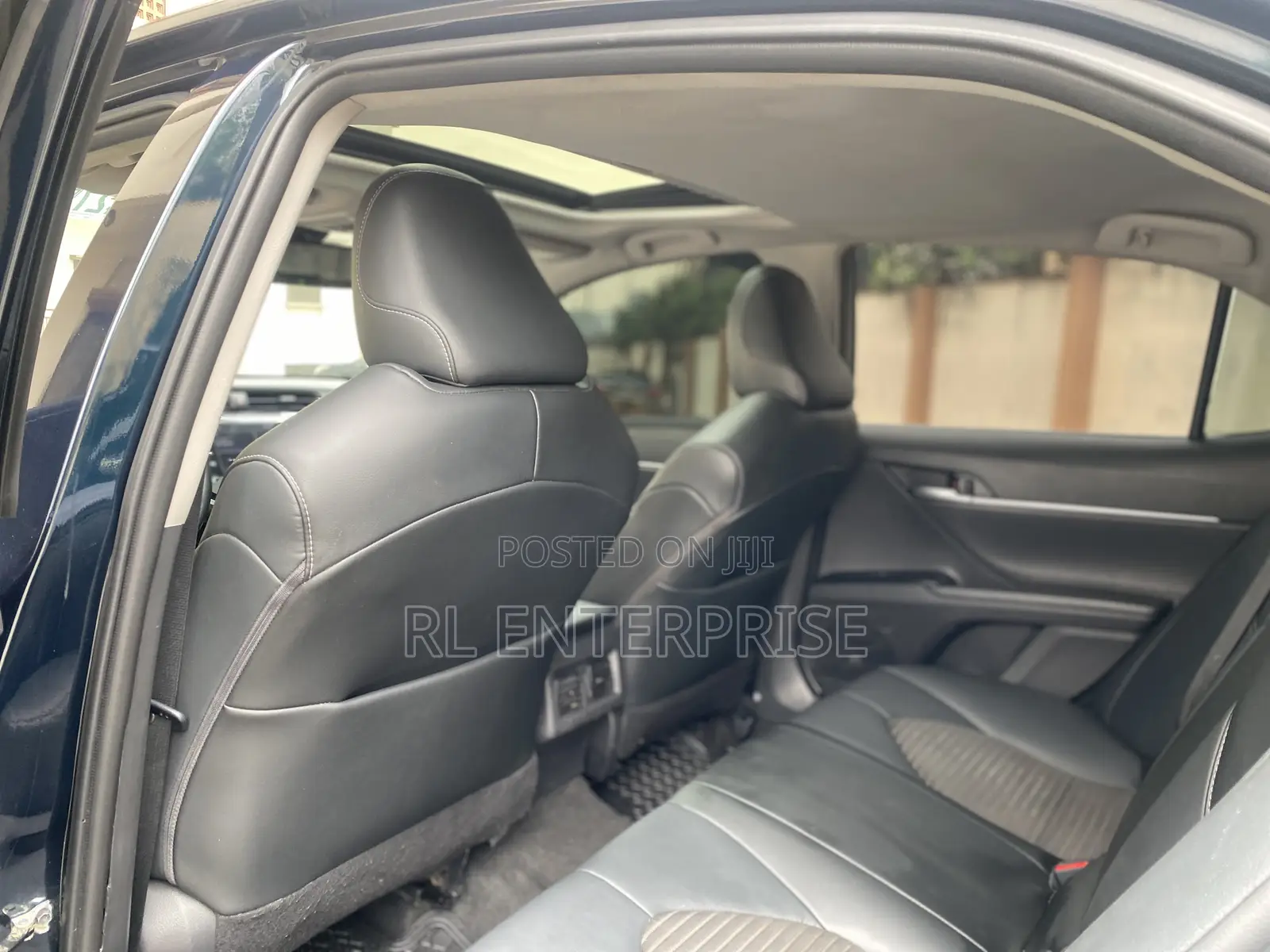 Toyota Camry SE 2021 Blue