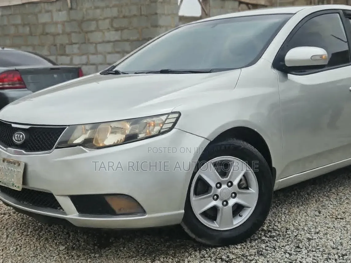 Kia Cerato 2011 Silver