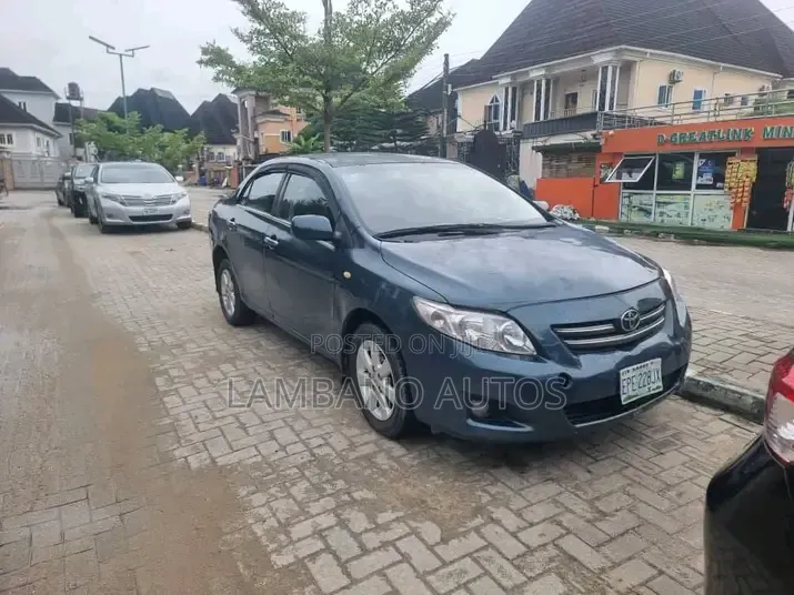 Toyota Corolla 2010 Gray