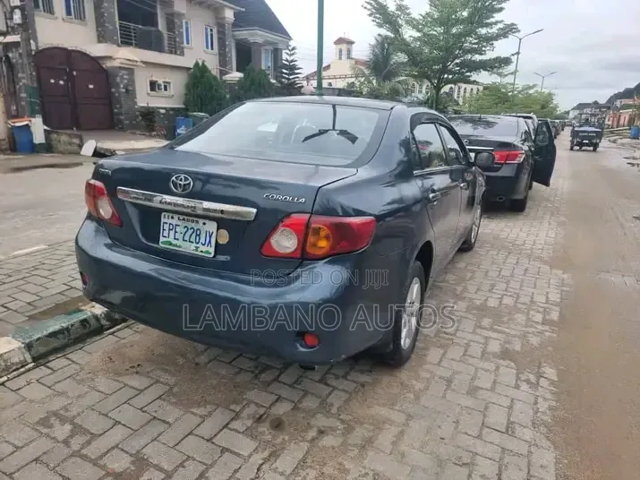 Toyota Corolla 2010 Gray
