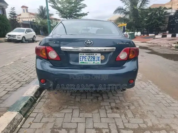 Toyota Corolla 2010 Gray