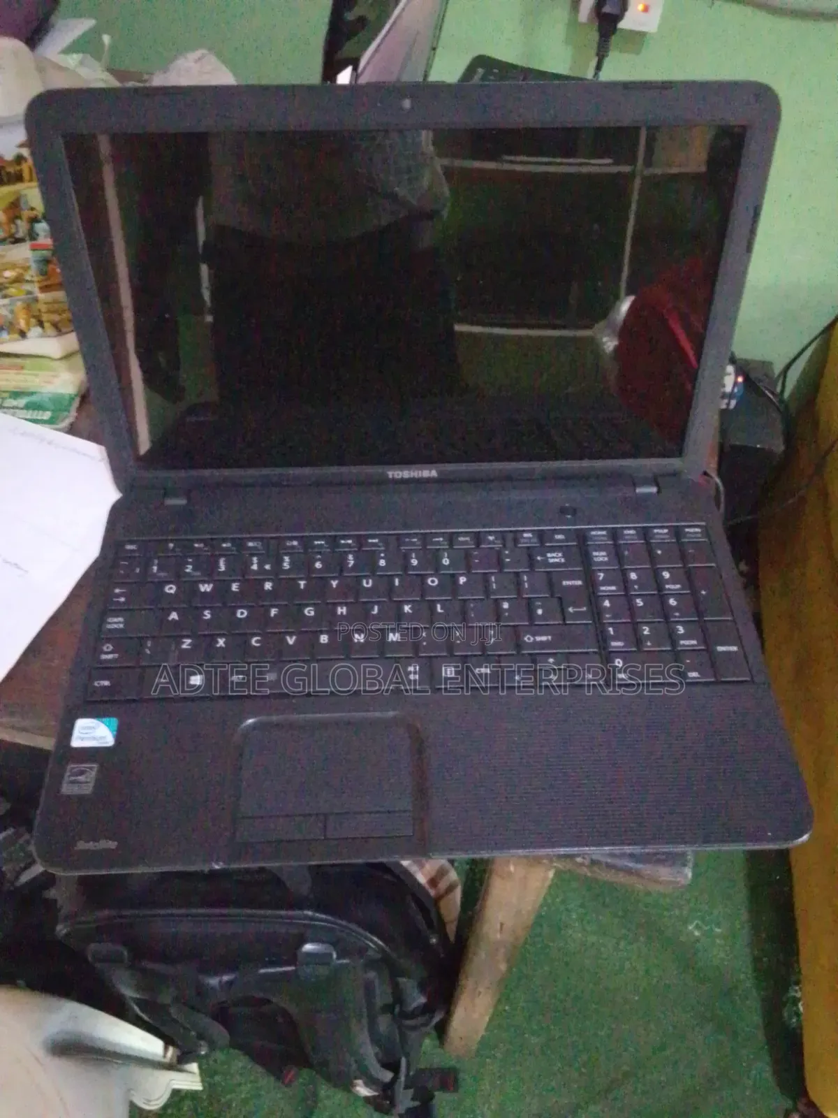 Laptop Toshiba Satellite C850 4GB Intel HDD 160GB