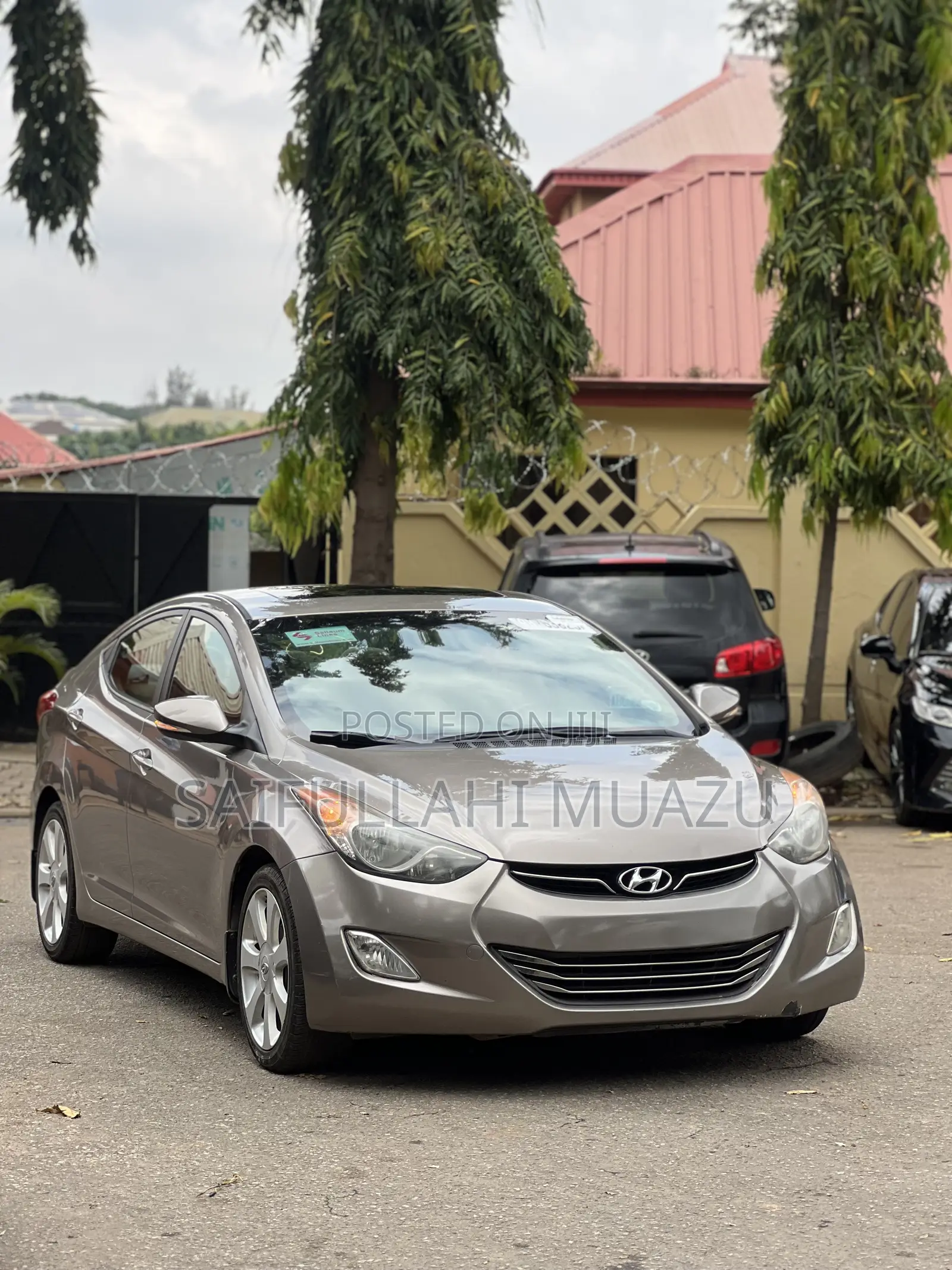 Hyundai Elantra Limited Sedan FWD (1.8L 4cyl 6A) 2013 Gold