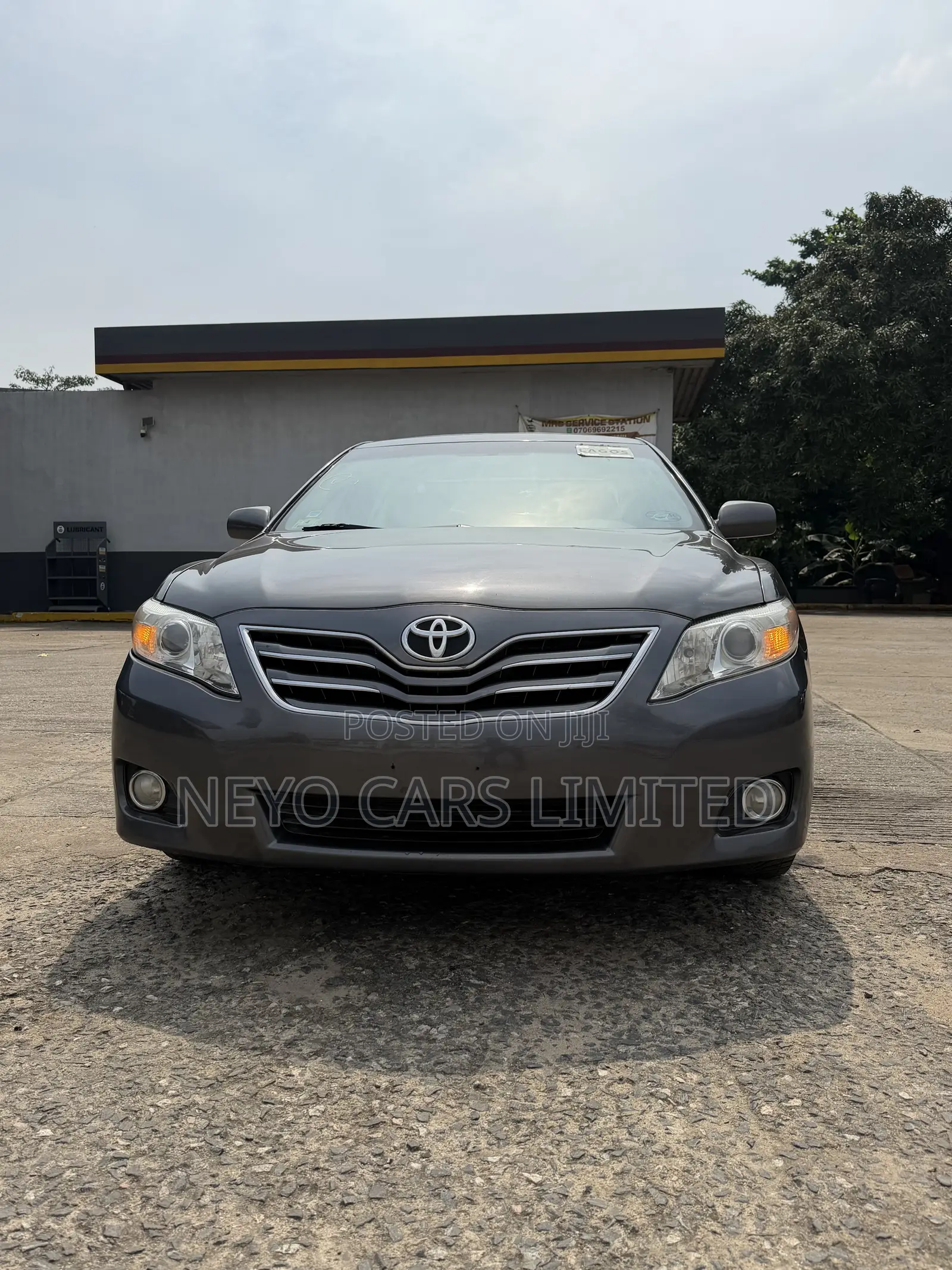Toyota Camry XLE V6 4dr Sedan (3.5L 6cyl 6AM) 2010 Gray
