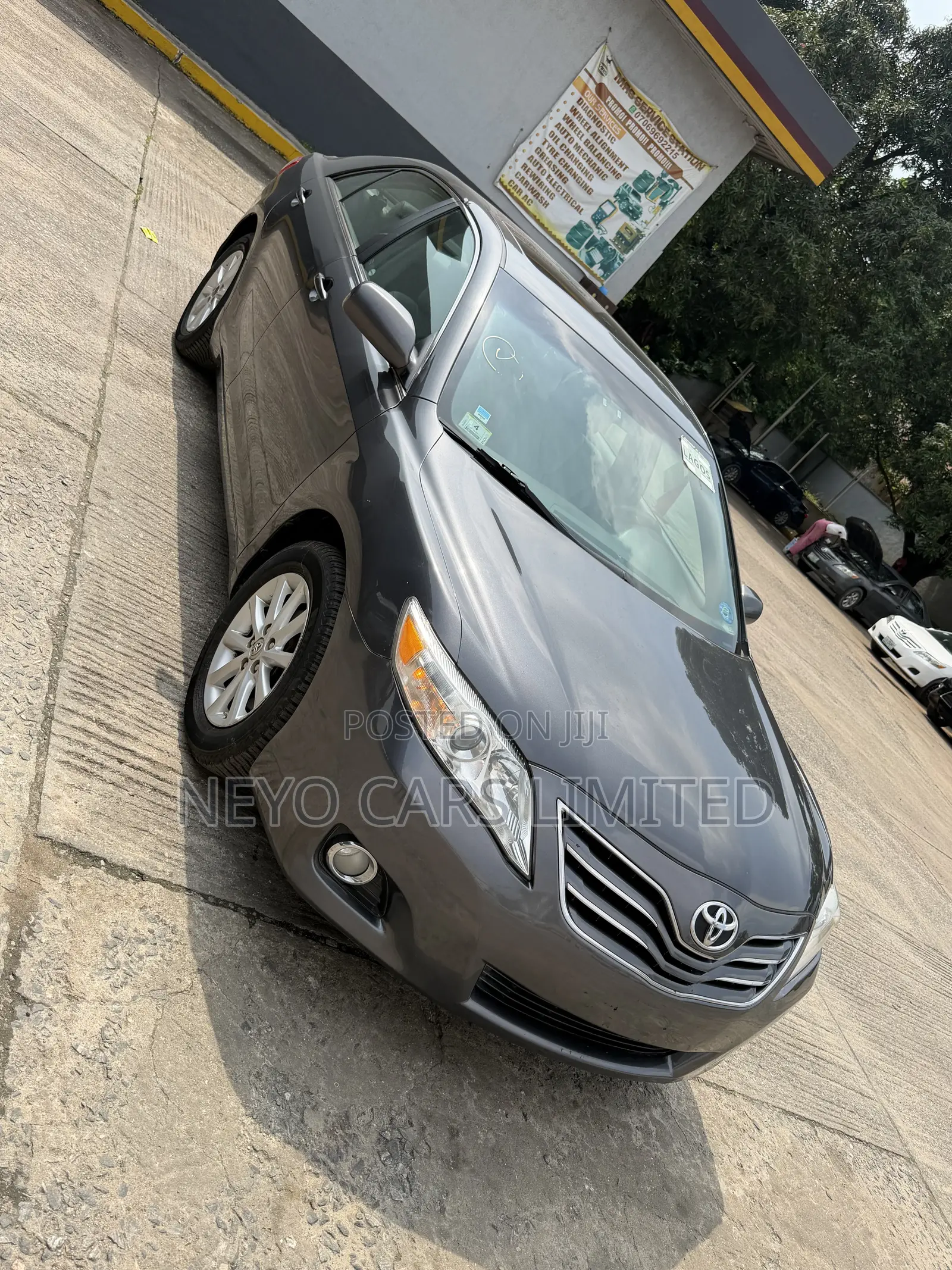 Toyota Camry XLE V6 4dr Sedan (3.5L 6cyl 6AM) 2010 Gray