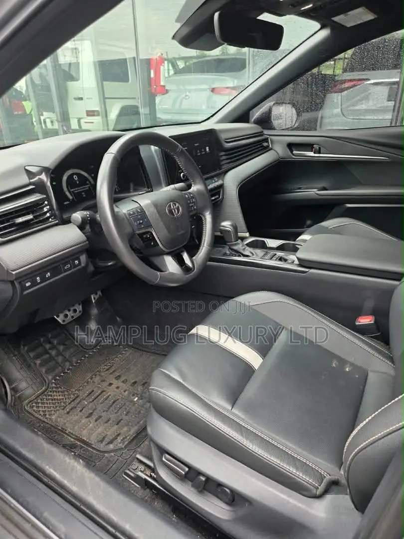 Toyota Camry 2025 Gray