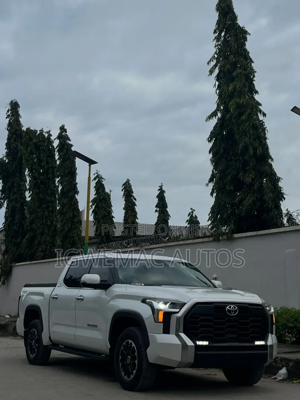 Toyota Tundra Limited CrewMax 4WD SB w/5.5' Bed 2025 White