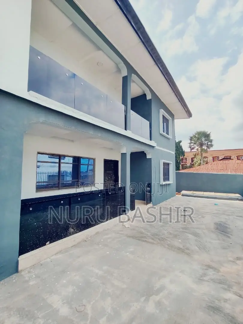 3bdrm Block of Flats in Old Bodija for rent