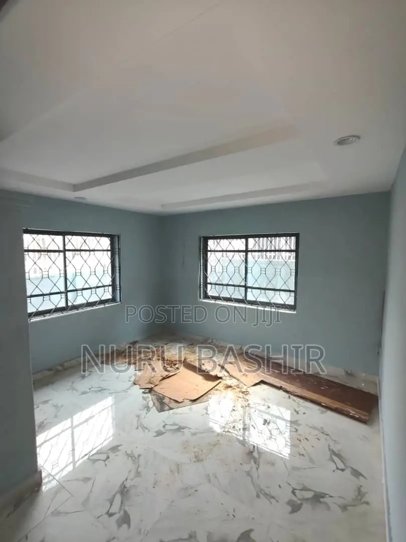 3bdrm Block of Flats in Old Bodija for rent
