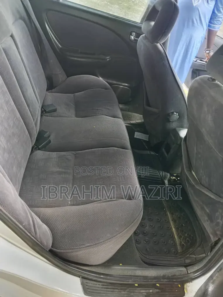 Toyota Avensis 2000 Brown