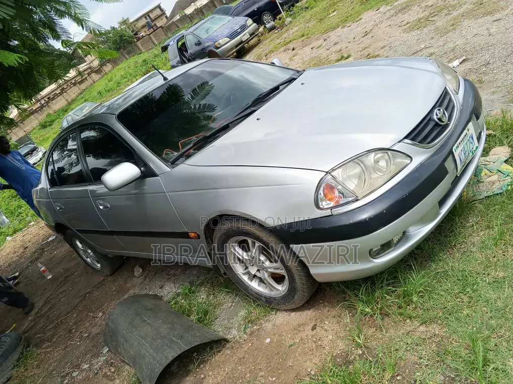 Toyota Avensis 2000 Brown