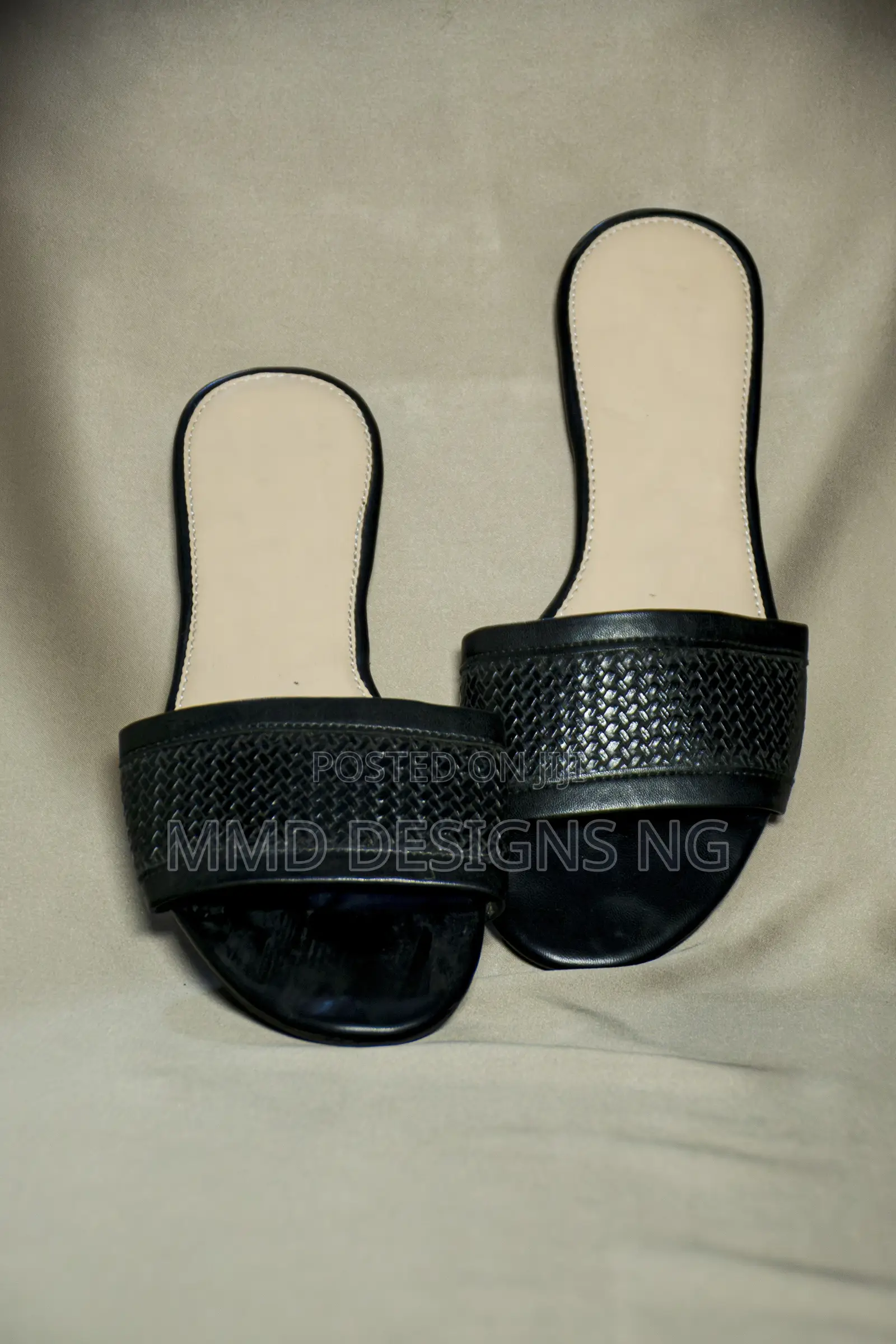 MMD Moon Petal Women's Black Textured Slides Size 39