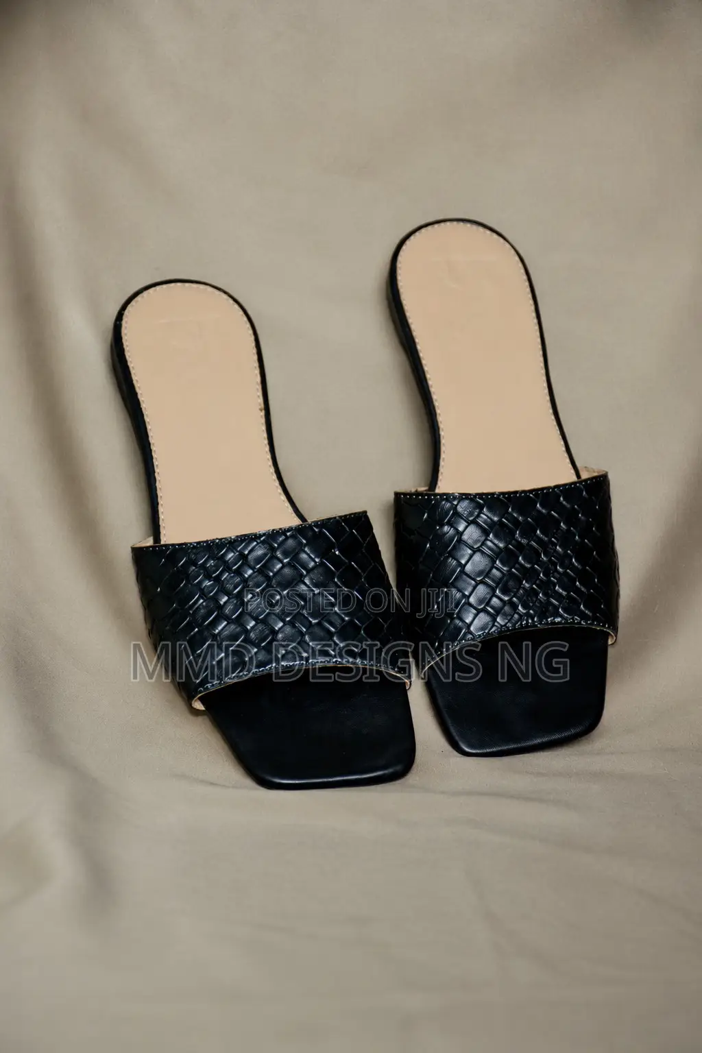 MMD Calm Coal Women's Black Textured Slides Size 37
