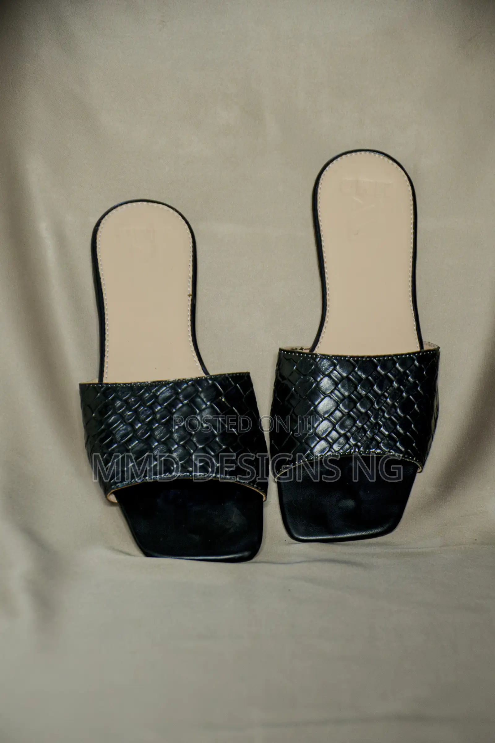 MMD Calm Coal Women's Black Textured Slides Size 37