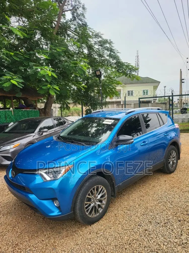 Toyota RAV4 LE AWD (2.5L 4cyl 6A) 2017 Blue